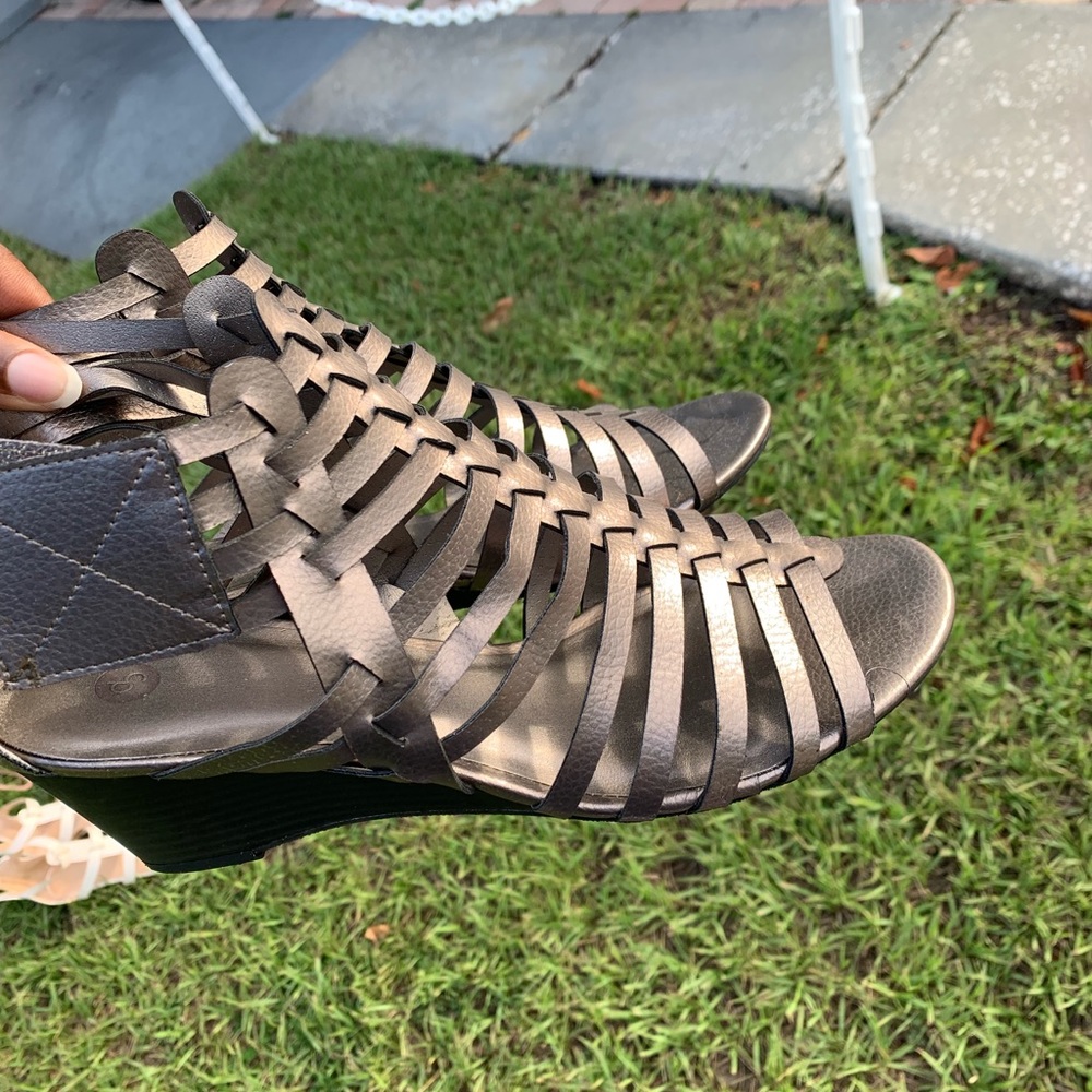 Grey strapped wedges